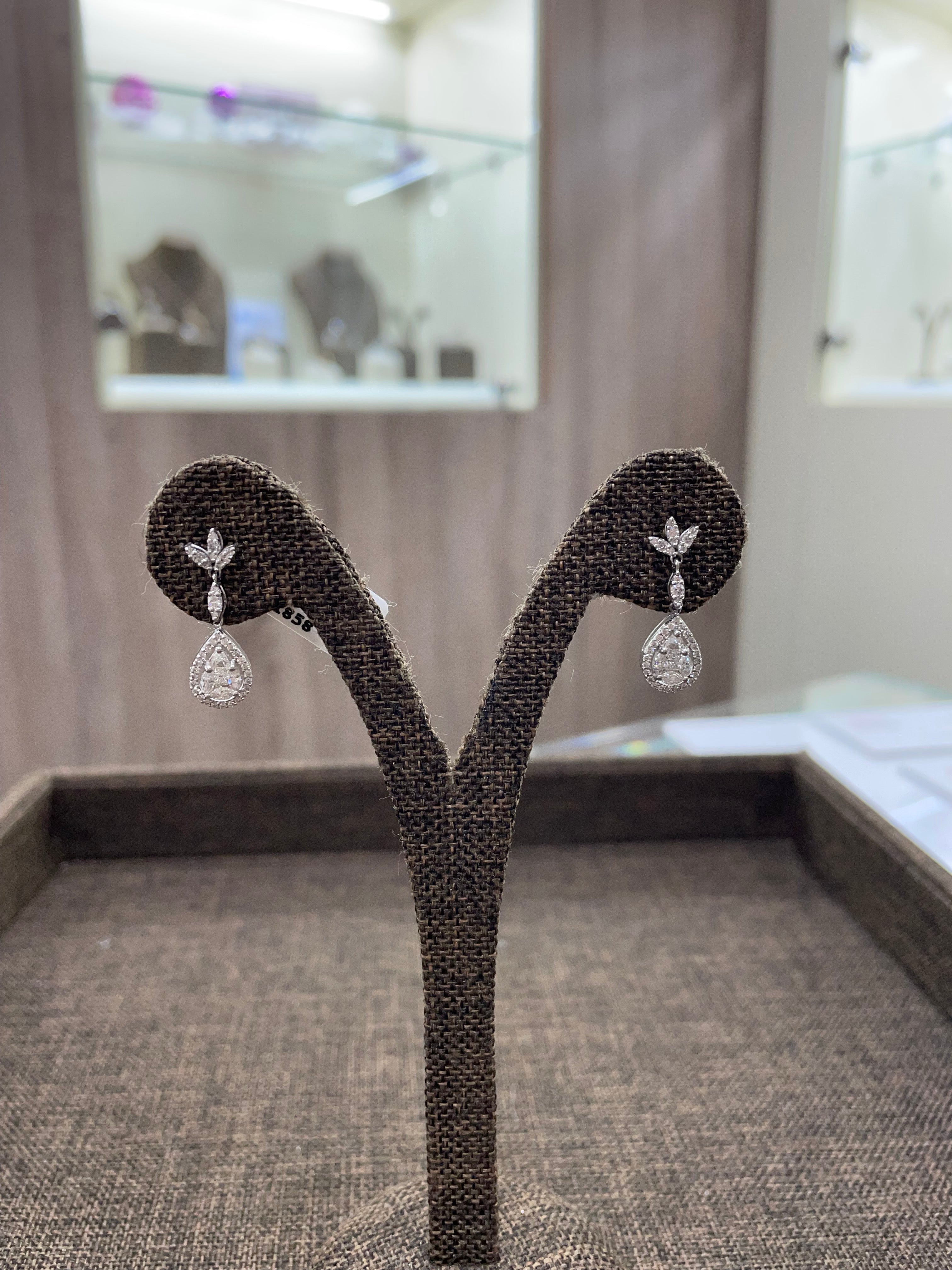 Обеци бяло злато с диаманти 0.93 карата